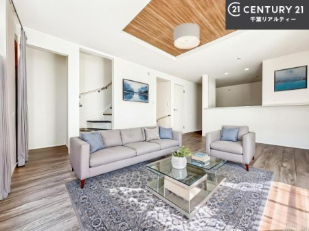 ���r���O �Ƌ��CG�p�[�X�ł��B�J�����̂���L�XLDK�I�\�t�@�[��_�C�j���O�e�[�u����u���Ă������ɂȂ�Ȃ��̂ŉ��K�ɉ߂����܂��I�R�~���j�P�[�V���������₷�����r���O�ł��I