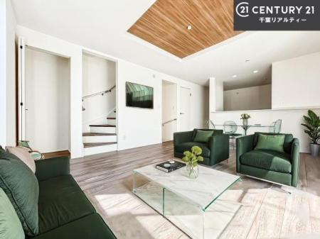 ���r���O �Ƌ��CG�p�[�X�ł��B��؂ȉƑ����W�܂邩�炱��LDK�ɂ͂�����肽���B
�q�����������C�ɏ΂��Ȃ��瑖�����Ă���p�����������u�L���Ƃɂ��ėǂ������v�Ǝv���u�Ԃł��B