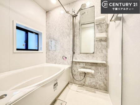 ���� �������������l�̕��͋C�̃o�X���[���́A�V�b�N�ȃf�U�C���Ńo�X�^�C�����[���I
���d���撣���Ă��邲�J���ɂ��D�݂̓����̓����܂����āA�y����ł݂Ă͂������ł��傤���H