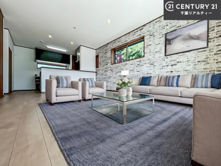 ���r���O �Ƌ��CG�p�[�X�ł��B�J�����̂���L�XLDK�I�\�t�@�[��_�C�j���O�e�[�u����u���Ă������ɂȂ�Ȃ��̂ŉ��K�ɉ߂����܂��I
�R�~���j�P�[�V���������₷�����r���O�ł��I