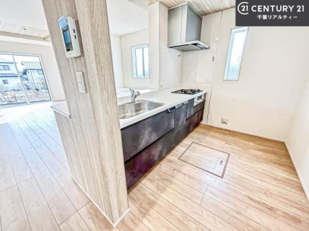 �L�b�`�� ��l�C�̑Ζʎ��V�X�e���L�b�`�����̗p���Ă��܂��I���Ƒ��̃R�~���j�P�[�V���������R�Ƒ�����݌v�ł��B
���q�l�ɂ��ڂ��͂��̂Ŋ������ł��ˁI�L�X�g���ĉ��K�ɍ�Ƃ��i�݂܂��B