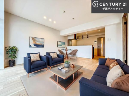 ���r���O �Ƌ��CG�p�[�X�ł��B��؂ȉƑ����W�܂邩�炱��LDK�ɂ͂�����肽���B
�q�����������C�ɏ΂��Ȃ��瑖�����Ă���p�����������u�L���Ƃɂ��ėǂ������v�Ǝv���u�Ԃł��B