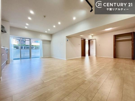 ���r���O �傫�ȑ����炽���Ղ�̗z���������閾�邢���r���O�B�J�����̂��郊�r���O�ŉƑ��c���̂��났�̎��Ԃ��߂����܂��I