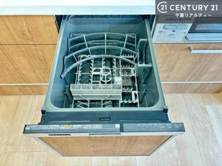 �L�b�`�� �H��@�t���̃L�b�`���ł��I�Z���������r��h�~�Ƃ��đ�ϊ��􂷂�֗��Ȏd�l�ł��I�r���g�C���Ȃ̂ŃL�b�`���̏ꏊ����炸�����X�y�[�X���L���g�����Ƃ��o���܂��I