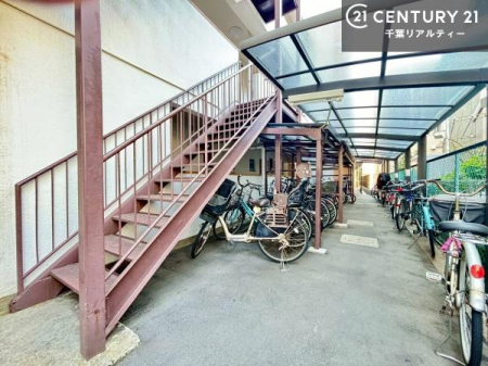 ���̑����p�� ���֏ꊮ���ŁA���q���܂̎��]�Ԃ�ʋΗp�̎��]�Ԃ����S���Ēu���܂��B���Ƒ��ɂ����ꂵ���֗��Ȑݔ��ł��B
�󂫏󋵂����C�y�ɂ��₢���킹���������B