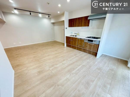 ���r���O ��؂ȉƑ����W�܂邩�炱��LDK�ɂ͂�����肽���B
�q�����������C�ɏ΂��Ȃ��瑖�����Ă���p�����������u�L���Ƃɂ��ėǂ������v�Ǝv���u�Ԃł��B