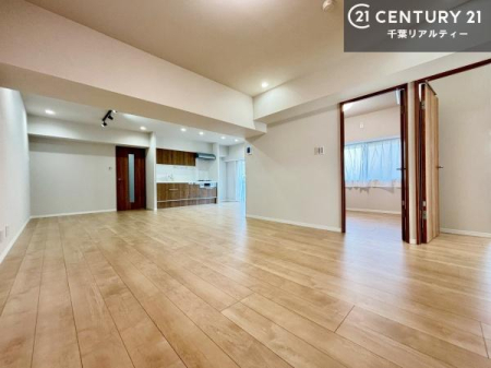 ���r���O �\�t�@�[��_�C�j���O�e�[�u����u���Ă������ɂȂ�Ȃ��̂ŉ��K�ɉ߂����܂��I�R�~���j�P�[�V���������₷����Ԃł��B