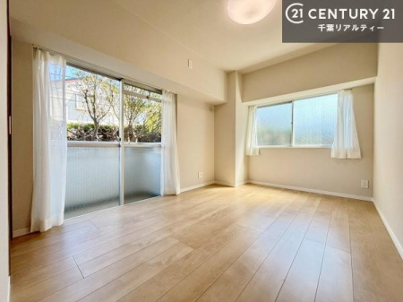 �Q�� 2�ʍ̌����m�ۂ������邢�����́A���ʂ����ǂ��A���邭��ϋ��S�n�̗ǂ���ԂƂȂ��Ă���܂��B�����b�N�X���ĉ߂�����S�n�̗ǂ��������ł��I���̖ڊo�߂��X�b�L�����܂��ˁI