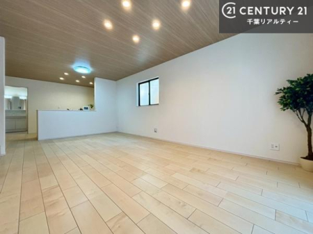 ���r���O �D�����z���܂肪���r���O����ł���ċ��S�n�̗ǂ���Ԃ����o���Ă���܂��I
���났�̎��Ԃ��߂����܂��I