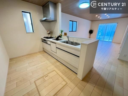 �L�b�`�� ��l�C�̑Ζʎ��V�X�e���L�b�`�����̗p���Ă��܂��I���Ƒ��̃R�~���j�P�[�V���������R�Ƒ�����݌v�ł��B
���q�l�ɂ��ڂ��͂��̂Ŋ������ł��ˁI�L�X�g���ĉ��K�ɍ�Ƃ��i�݂܂��B