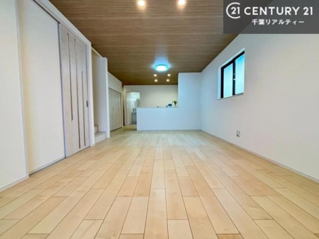 ���r���O �S�n�ǂ����r���O�͉Ƒ������R�ƏW�܂�܂��B�Ƒ��c�R�̎��Ԃ����������ł��B���Ƒ��ƁA����w�[���������Ԃ��߂��������ł��ˁB