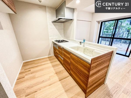 �L�b�`�� ��Ƃ肠�钲���X�y�[�X�ō�Ƃ����₷�����K�ȃL�b�`���ł��I
���q�l�ƈꏏ�ɂ��َq������y���߂�L�X�X�y�[�X�ł��B�y�����������ԂɂȂ肻���ł��ˁI