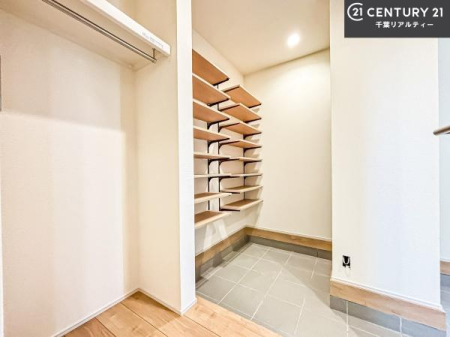 ���� ���֎��[���[�����Ă���̂ŁA���֎��肪�X�b�L���Еt�����q���ɌC�̒u����ɍ���܂���I