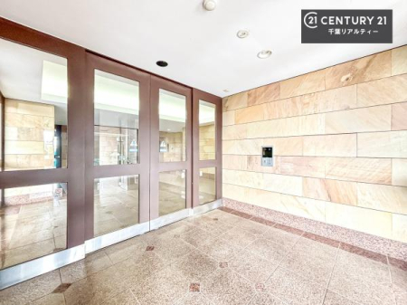 �G���g�����X �z������̗ǂ��G���g�����X�́A���Ƒ��₨�q�l���������}���Ă���܂��B
�����̕�炵�ɐS�n�悳�������炵�Ă�����Ԃł��B