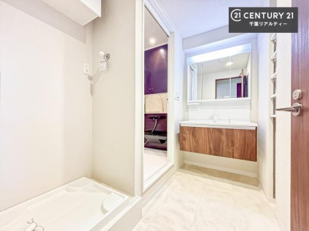 ���ʑ�E���ʏ� �O�ʋ��d�l�̐��ʏ��́A�g�����Ȃ݂����₷������I���͎��[�ɂȂ��Ă��܂��B�h���C���[�₨���ϓ����Еt������̂Ő��ʑ������X�b�L���ƌ����邱�Ƃ��o���܂��I�i�{�H��j