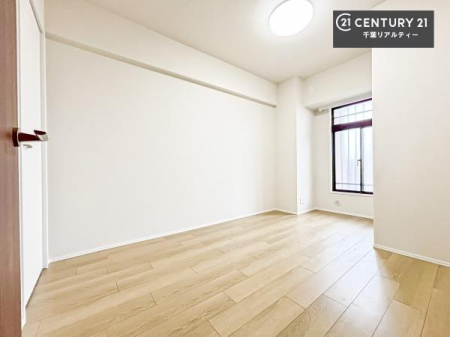 �m�� �V���v���Ƀf�U�C������Ă��邽�߁A�Ƌ��I�т܂���I
���C�ɓ���̉Ƌ��u���Ă��낰���Ԃ���邱�Ƃ��ł��܂��B