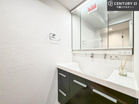 ���ʑ�E���ʏ� �O�ʋ��d�l�̐��ʏ��́A�g�����Ȃ݂����₷������I���͎��[�ɂȂ��Ă��܂��B�h���C���[�₨���ϓ����Еt������̂Ő��ʑ������X�b�L���ƌ����邱�Ƃ��o���܂��I