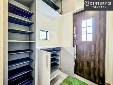 ���� �V���[�Y�{�b�N�X�t���Ȃ̂ŁA���ւ��Еt�����|�������₷���ł��I
�X�b�L���������ւŌ˂��J�����u�ԁA�������̂���S�n������Ԃ��o�}���Ă���܂��B