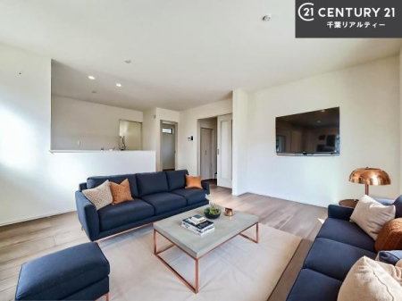 ���r���O �Ƌ��CG�p�[�X�ł��B�J�����̂���L�XLDK�I�\�t�@�[��_�C�j���O�e�[�u����u���Ă������ɂȂ�Ȃ��̂ŉ��K�ɉ߂����܂��I�R�~���j�P�[�V���������₷�����r���O�ł��I