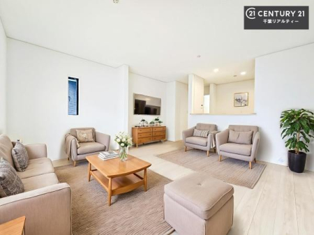 ���r���O �Ƌ��CG�p�[�X�ł��B�J�����̂���L�XLDK�I�\�t�@�[��_�C�j���O�e�[�u����u���Ă������ɂȂ�Ȃ��̂ŉ��K�ɉ߂����܂��I�R�~���j�P�[�V���������₷�����r���O�ł��I