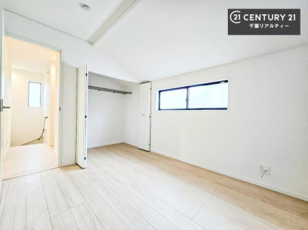 �q������ ���[�X�y�[�X�����Ă��܂��I�������X�b�L�����ڂ��鎖���ł��܂��ˁB
�Ƌ��I�΂Ȃ��V���v���ȃf�U�C���ׁ̈A�Ƌ��I�΂����C�ɓ���̋�ԍ�肪�ł������ł��ˁB