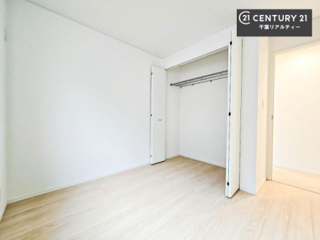 �q������ ���[�X�y�[�X�����Ă��܂��I�������X�b�L�����ڂ��鎖���ł��܂��ˁB
�Ƌ��I�΂Ȃ��V���v���ȃf�U�C���ׁ̈A�Ƌ��I�΂����C�ɓ���̋�ԍ�肪�ł������ł��ˁB