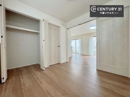 �m�� ���[�X�y�[�X�����Ă��܂��I�������X�b�L�����ڂ��鎖���ł��܂��ˁB
�Ƌ��I�΂Ȃ��V���v���ȃf�U�C���ׁ̈A�Ƌ��I�΂����C�ɓ���̋�ԍ�肪�ł������ł��ˁB