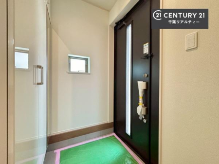 ���� �X�b�L���������ւŌ˂��J�����u�ԁA�������̂���S�n������Ԃ��o�}���Ă���܂��B