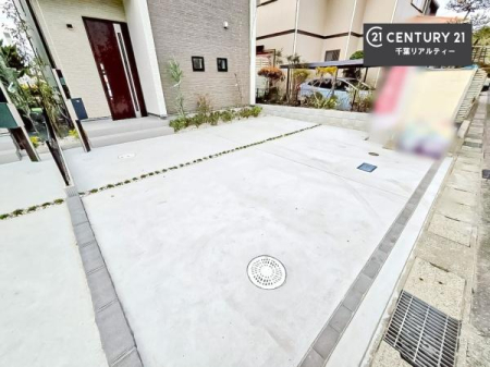 ���ԏ� ���ԃX�y�[�X��2�䕪����܂��I�Z�J���h�J�[�͂������A�o�C�N�⎩�]�ԂȂǂ��u���ꏊ�ɍ���܂���B