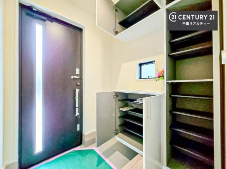 ���� �V���[�Y�{�b�N�X�t���Ȃ̂ŁA���ւ��Еt�����|�������₷���ł��I
�X�b�L���������ւŌ˂��J�����u�ԁA�������̂���S�n������Ԃ��o�}���Ă���܂��B
