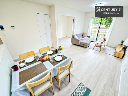 ���r���O �S�n�ǂ����r���O�͉Ƒ������R�ƏW�܂�܂��B�Ƒ��c�R�̎��Ԃ����������ł��B���Ƒ��ƁA����w�[���������Ԃ��߂��������ł��ˁB