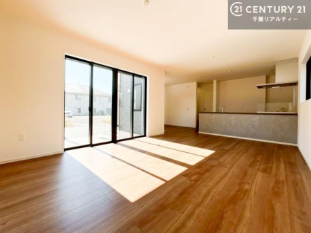 ���r���O �S�n�ǂ����r���O�͉Ƒ������R�ƏW�܂�܂��B�Ƒ��c�R�̎��Ԃ����������ł��B���Ƒ��ƁA����w�[���������Ԃ��߂��������ł��ˁB�i�{�H��j