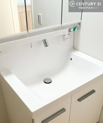 ���ʑ�E���ʏ� �O�ʋ��d�l�̐��ʏ��́A�g�����Ȃ݂����₷������I���͎��[�ɂȂ��Ă��܂��B�h���C���[�₨���ϓ����Еt������̂Ő��ʑ������X�b�L���ƌ����邱�Ƃ��o���܂��I�i�{�H��j