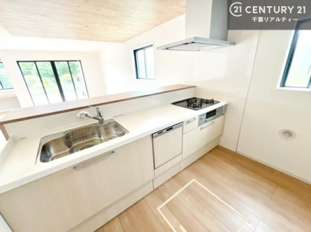 ���d�l�ʐ^(���r���O�j ���r���O�S�̂����n����ΖʃL�b�`���Ȃ̂ŁA���q�l�̗l�q�������Ȃ����Ƃ��ł���q��Ă����₷�����S�ȊԎ�ł��I�i���d�l�j