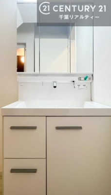 ���ʑ�E���ʏ� �O�ʋ��d�l�̐��ʏ��́A�g�����Ȃ݂����₷������I���͎��[�ɂȂ��Ă��܂��B�h���C���[�₨���ϓ����Еt������̂Ő��ʑ������X�b�L���ƌ����邱�Ƃ��o���܂��I�i�{�H��j