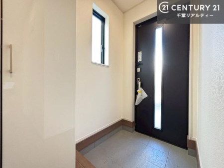 ���� �V���[�Y�{�b�N�X�t���Ȃ̂ŁA���ւ��Еt�����|�������₷���ł��I
�X�b�L���������ւŌ˂��J�����u�ԁA�������̂���S�n������Ԃ��o�}���Ă���܂��B