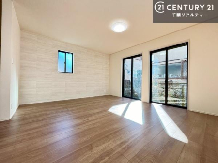 ���r���O ��؂ȉƑ����W�܂邩�炱��LDK�ɂ͂�����肽���B
�q�����������C�ɏ΂��Ȃ��瑖�����Ă���p�����������u�L���Ƃɂ��ėǂ������v�Ǝv���u�Ԃł��B