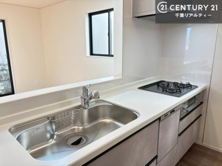 �L�b�`�� ��Ƃ����₷���V�X�e���L�b�`���ł��I���[����������t���Ă���̂ŁA�����X�y�[�X�ɕ���u���Ȃ��čςނ̂ŁA�L�X�g���āA���K�ɍ�Ƃ��ł��܂��I