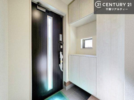 ���� �V���[�Y�{�b�N�X�t���B���ւ��Еt�����|�������₷���ł��I
�X�b�L���������ւŌ˂��J�����u�ԁA�������̂���S�n������Ԃ��o�}���Ă���܂��B