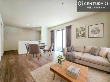 ���r���O �Ƌ��CG�p�[�X�ł��B�S�n�ǂ����r���O�͉Ƒ������R�ƏW�܂�܂��B�Ƒ��c�R�̎��Ԃ����������ł��B���Ƒ��ƁA����w�[���������Ԃ��߂��������ł��ˁB