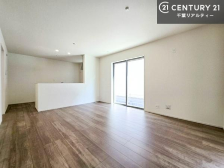 ���r���O �S�n�ǂ����r���O�͉Ƒ������R�ƏW�܂�܂��B�Ƒ��c�R�̎��Ԃ����������ł��B���Ƒ��ƁA����w�[���������Ԃ��߂��������ł��ˁB