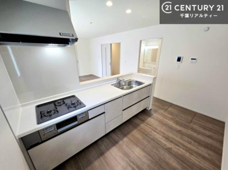 �L�b�`�� ��Ƃ肠�钲���X�y�[�X�ō�Ƃ����₷�����K�ȃL�b�`���ł��I
���q�l�ƈꏏ�ɂ��َq������y���߂�L�X�X�y�[�X�ł��B�y�����������ԂɂȂ肻���ł��ˁI