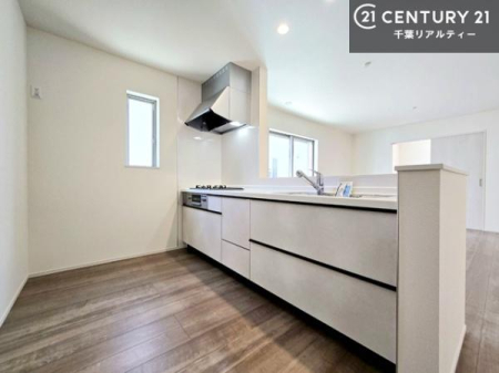 �L�b�`�� ��l�C�̑Ζʎ��V�X�e���L�b�`�����̗p���Ă��܂��I���Ƒ��̃R�~���j�P�[�V���������R�Ƒ�����݌v�ł��B
���q�l�ɂ��ڂ��͂��̂Ŋ������ł��ˁI�L�X�g���ĉ��K�ō�Ƃ��i�݂܂��B