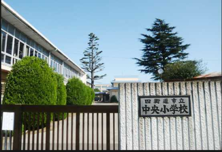 ���ӊ� �y���w�Z�z�l�X���s���������w�Z�F1600m