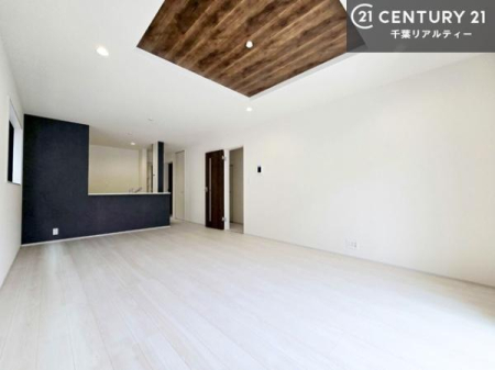 ���r���O �S�n�ǂ����r���O�͉Ƒ������R�ƏW�܂�܂��B�Ƒ��c�R�̎��Ԃ����������ł��B���Ƒ��ƁA����w�[���������Ԃ��߂��������ł��ˁB