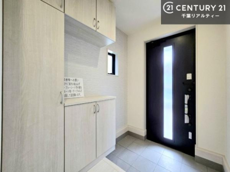 ���� �V���[�Y�{�b�N�X�t���B���ւ��Еt�����|�������₷���ł��I
�X�b�L���������ւŌ˂��J�����u�ԁA�������̂���S�n������Ԃ��o�}���Ă���܂��B