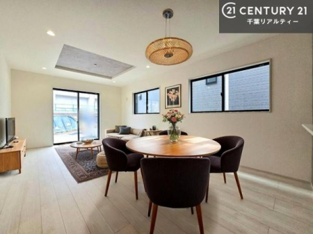 ���r���O �Ƌ��CG�p�[�X�ł��B�S�n�ǂ����r���O�͉Ƒ������R�ƏW�܂�܂��B�Ƒ��c�R�̎��Ԃ����������ł��B���Ƒ��ƁA����w�[���������Ԃ��߂��������ł��ˁB