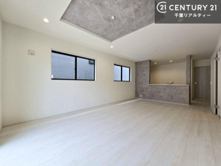 ���r���O ��؂ȉƑ����W�܂邩�炱��LDK�ɂ͂�����肽���B
�q�����������C�ɏ΂��Ȃ��瑖�����Ă���p�����������u�L���Ƃɂ��ėǂ������v�Ǝv���u�Ԃł��B