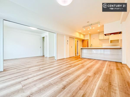 ���r���O ��؂ȉƑ����W�܂邩�炱��LDK�ɂ͂�����肽���B
�q�����������C�ɏ΂��Ȃ��瑖�����Ă���p�����������u�L���Ƃɂ��ėǂ������v�Ǝv���u�Ԃł��B