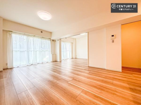 ���r���O �J�����̂���L�XLDK�I�\�t�@�[��_�C�j���O�e�[�u����u���Ă������ɂȂ�Ȃ��̂ŉ��K�ɉ߂����܂��I�R�~���j�P�[�V���������₷�����r���O�ł��I